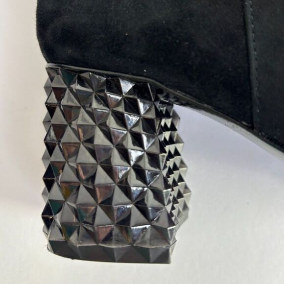 Antonio Melani Stuart Black Suede Zip Embossed Block Heel Booties Boots Womens - Picture 8 of 9